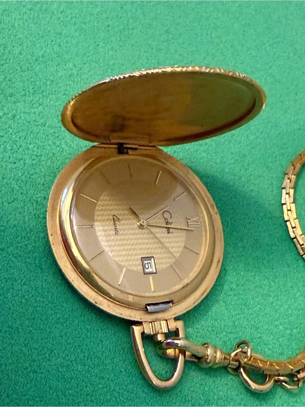 Vintage Colibri Quartz Gold Pocket Watch - Classic Men’s Accessory